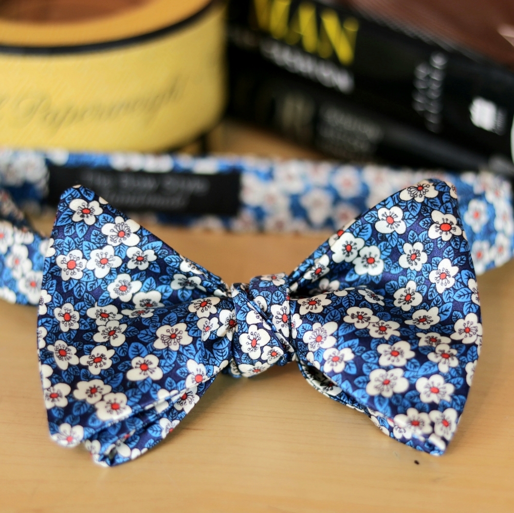 The Bow Style Silk Bow Tie Liberty Blue Floral
